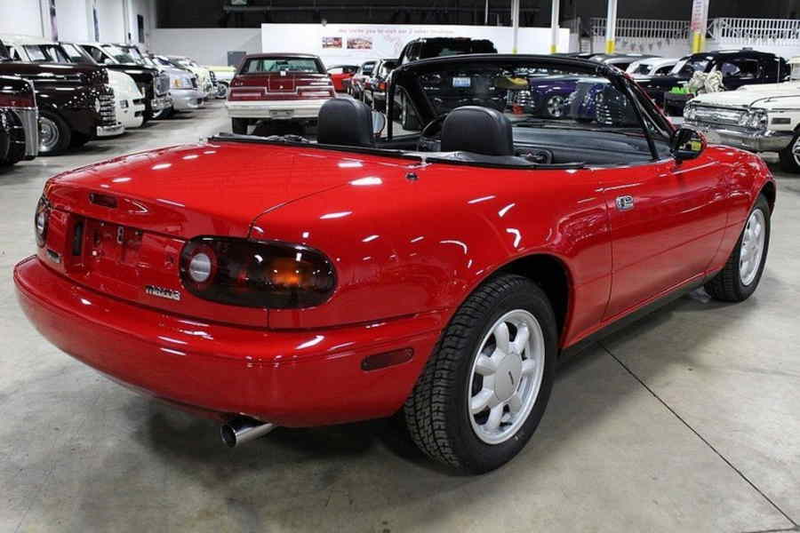Illustration for article titled At $16,900, Is This 1990 Mazda Miata The Answer To A Question Nobody Asked?